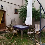 Organic Farm مزرعة للإقامة كاستيلوزو
