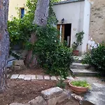 مزرعة للإقامة Organic Farm كاستيلوزو