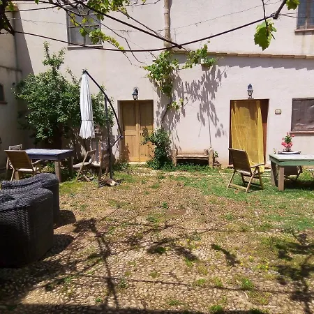 Organic Farm مزرعة للإقامة كاستيلوزو